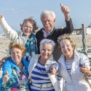 Glade, eldre mennesker på langtidsferie