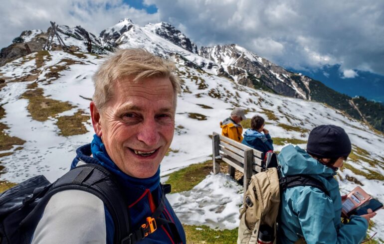 Snø på toppene i Tyrol