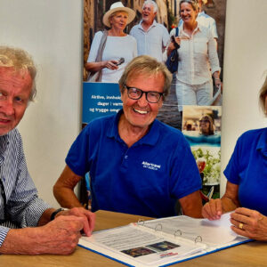 Olaf Ødegaard setter stor pris på vertene Anita og Helge for at de deler viktig informasjon med ham.