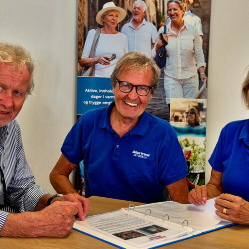 Olaf Ødegaard setter stor pris på vertene Anita og Helge for at de deler viktig informasjon med ham.