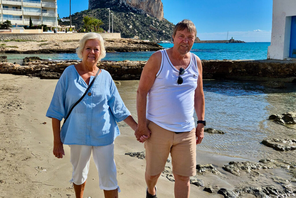 Berit og Terje på stranda i Calpe